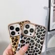 iPhone 14 Pro Fleksibelt Bagside Cover - Leopard Mønster - Rød For Sale