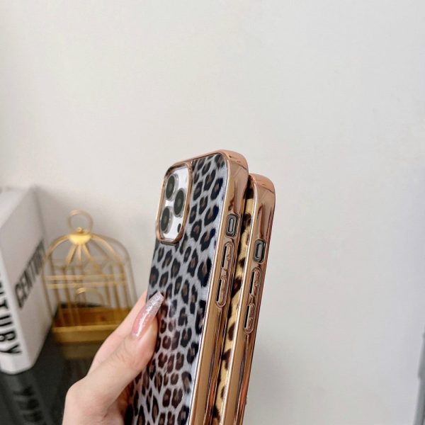 iPhone 14 Pro Fleksibelt Bagside Cover - Leopard Mønster - Rød For Sale